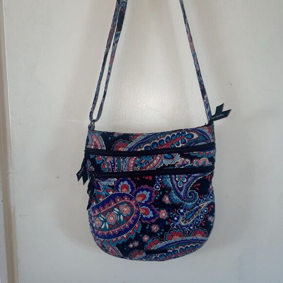 Vera Bradley Crossbody Purse. - Picture 8 of 9